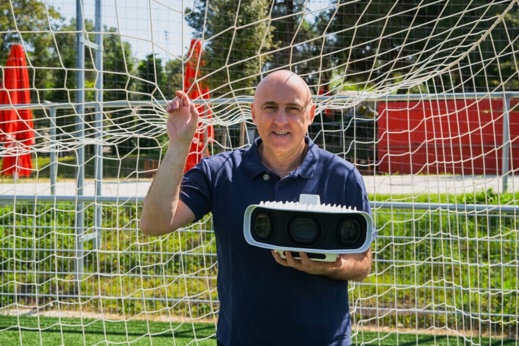 Julio Maldini con la cámara S3 de ATM MEDIA E+